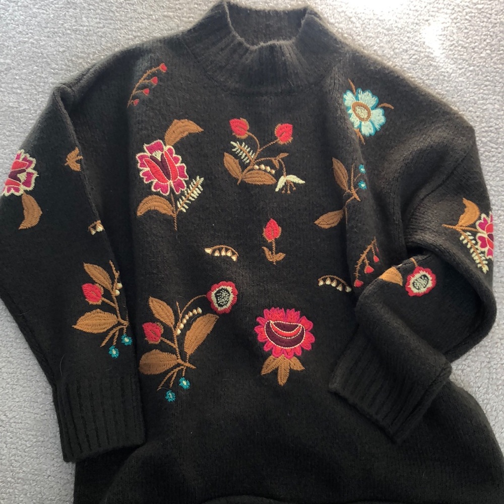 HEAVY KNIT sweater WITH BEAUTIFUL 🧵embroidery